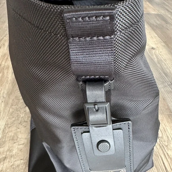 Tumi NWT- 148968-1041/Alpha Bravo Essential Large East West Tote- Black - Picture 5 of 13